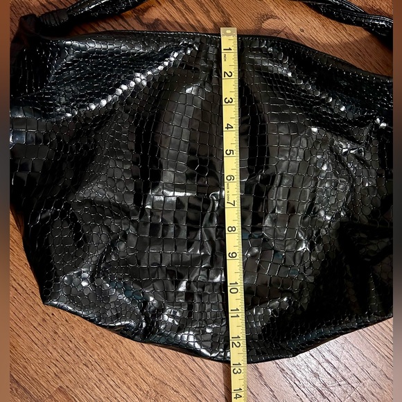 Twisted Straps Shoulder Bag. Shinny and Soft - Picture 6 of 7